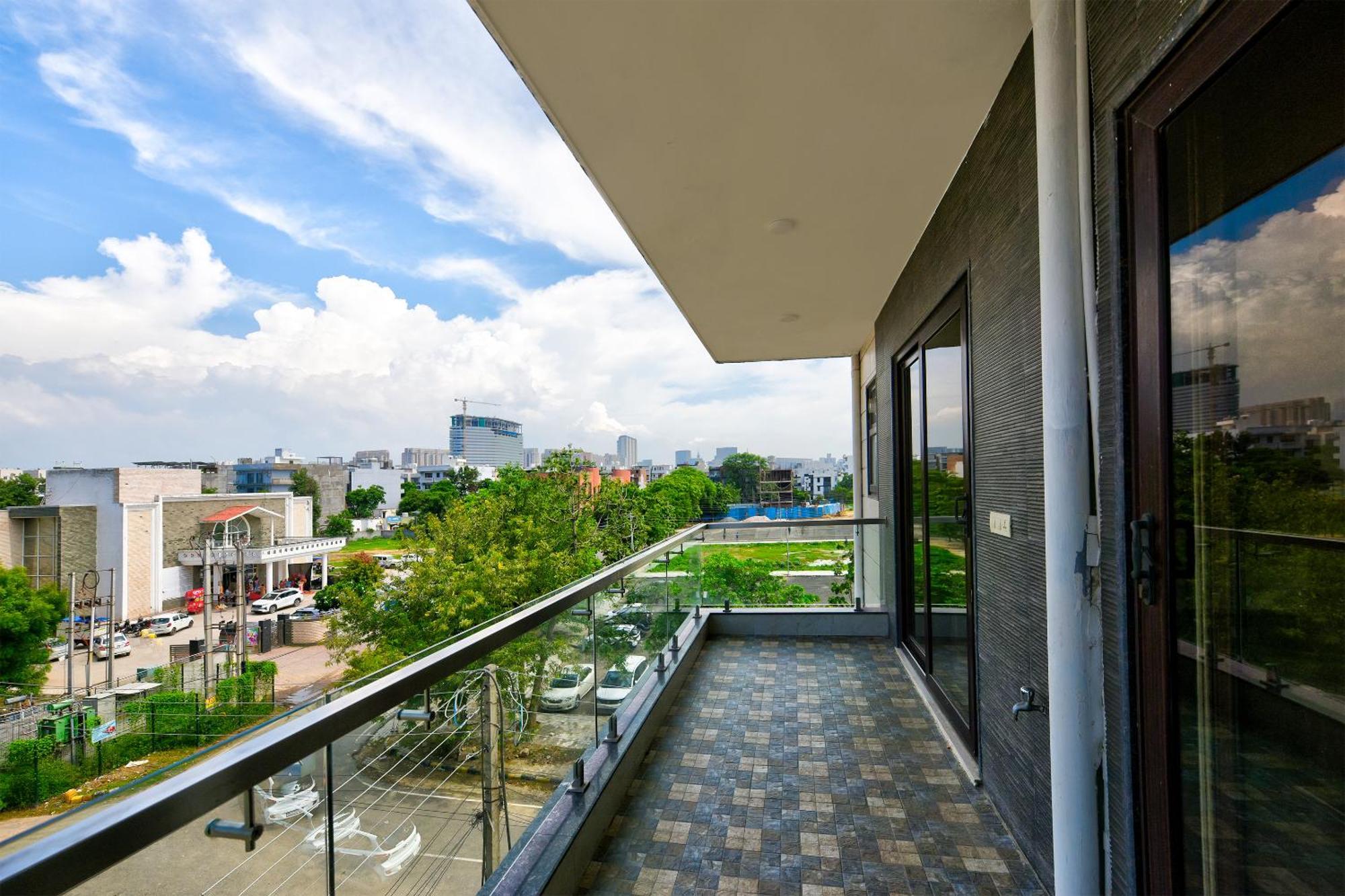 Hotel Leaf 9 Boutique, Near Golf Course Road And Galleria Market Gurgaon Buitenkant foto