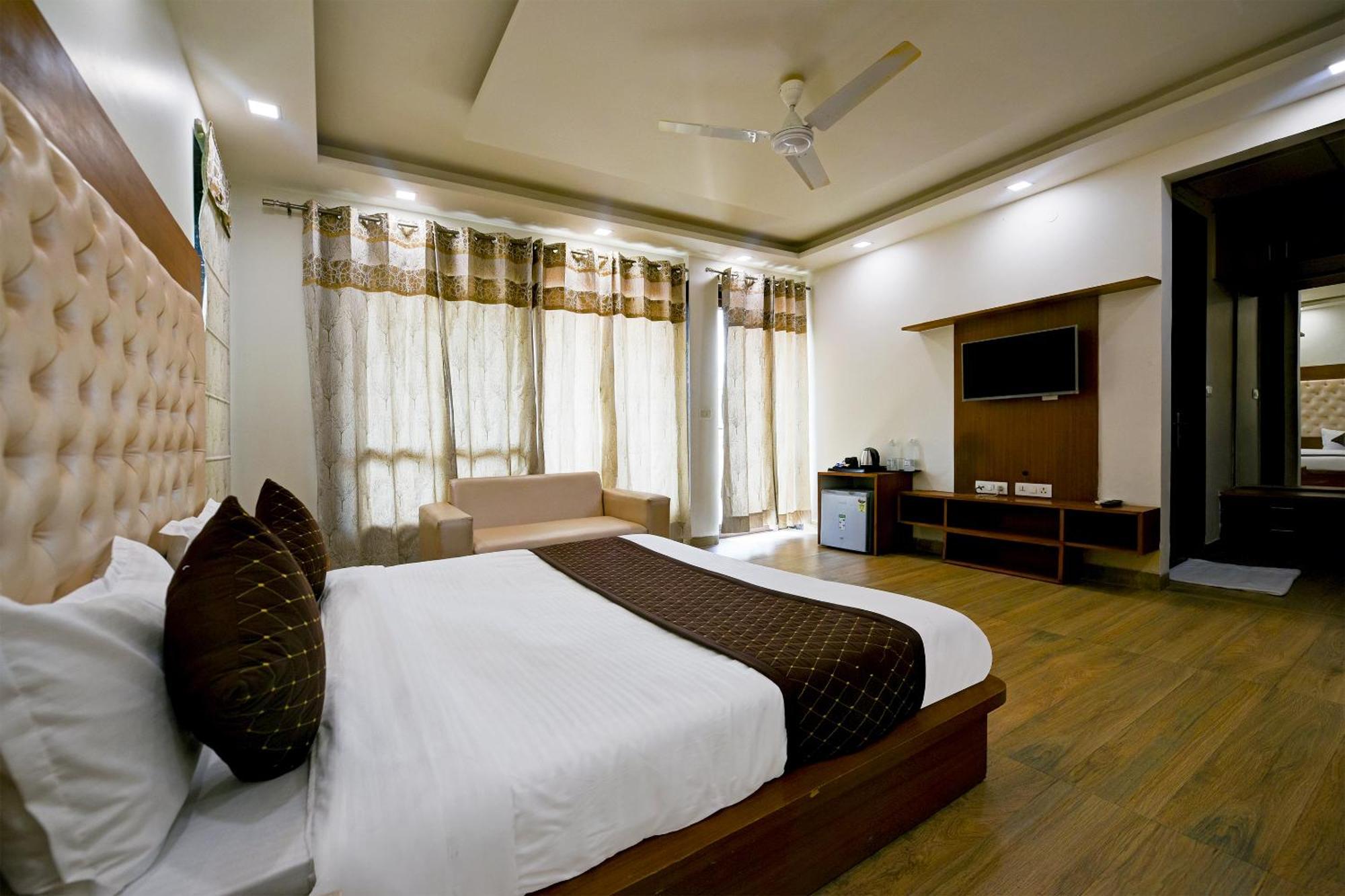 Hotel Leaf 9 Boutique, Near Golf Course Road And Galleria Market Gurgaon Buitenkant foto