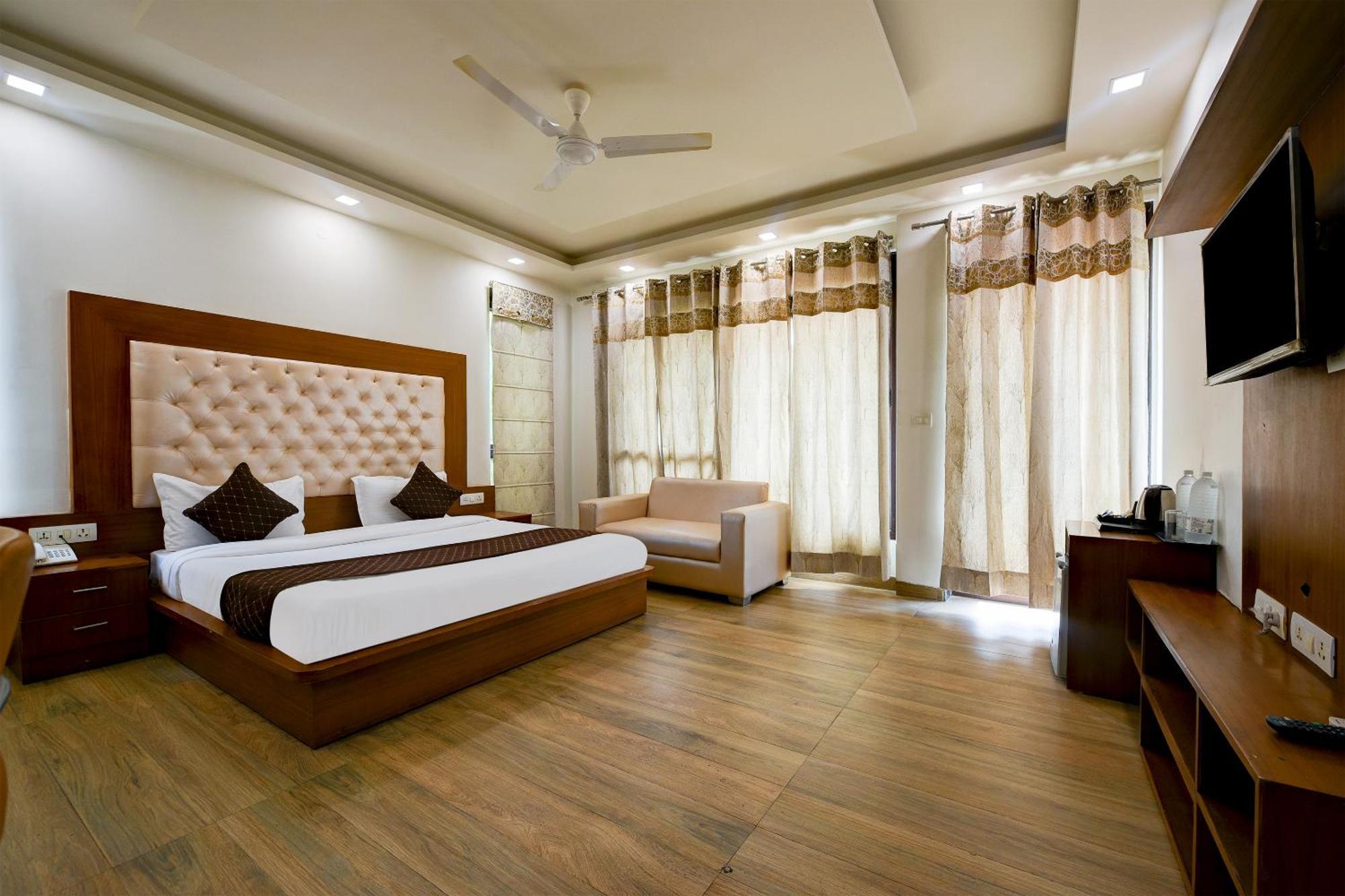 Hotel Leaf 9 Boutique, Near Golf Course Road And Galleria Market Gurgaon Buitenkant foto